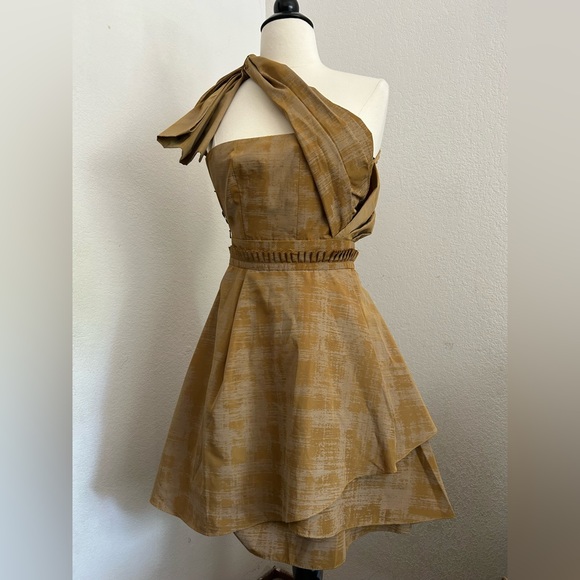 Vera Wang | Fit and Flare One Shoulder Mini Bridesmaid / Wedding Guest Dress - Picture 1 of 3